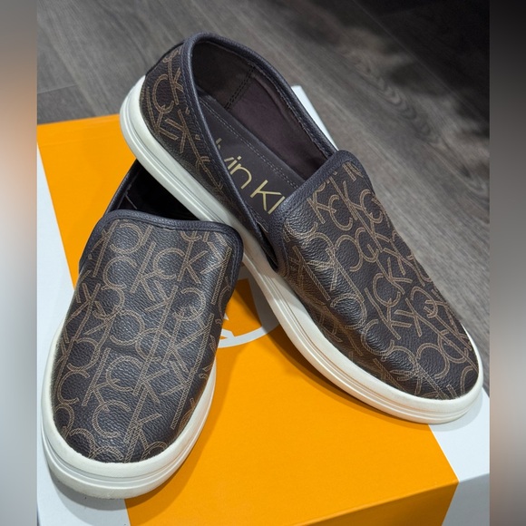 Women’s CK flats - Picture 1 of 5